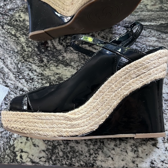 Like new, Jessica Simpson black patent platform Sandals. - Picture 4 of 11